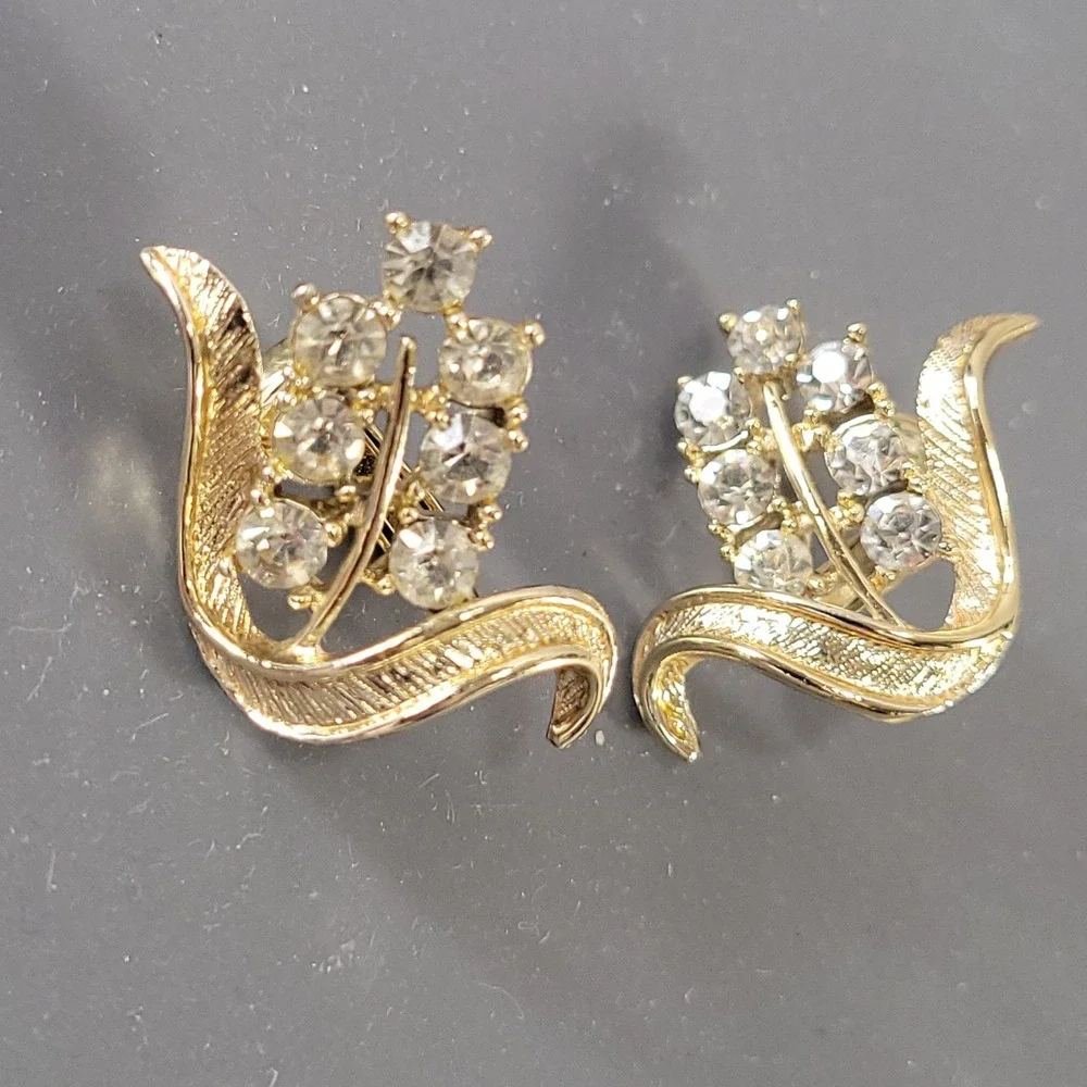 Sarah Coventry Vintage Gold Tone Rhinestone Corn Brooch‎ and Clip Earring Set